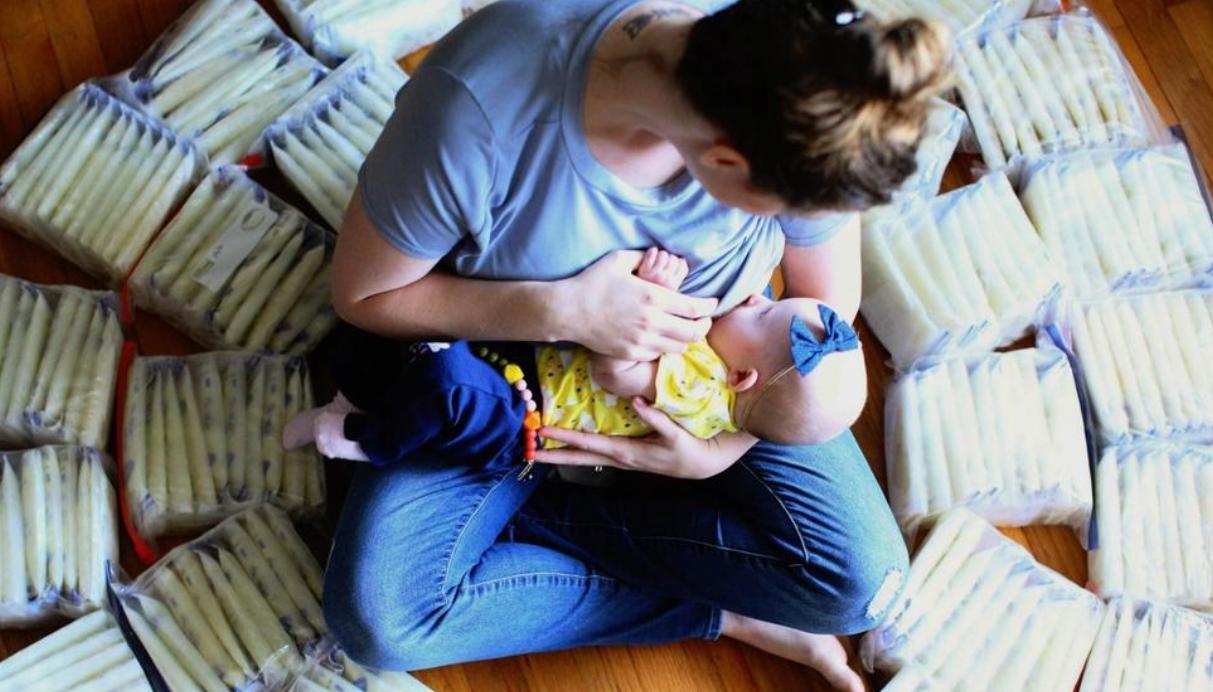 新生儿标准喝奶量拒绝过度喂养,宝宝猛长期奶量跟平时的差别