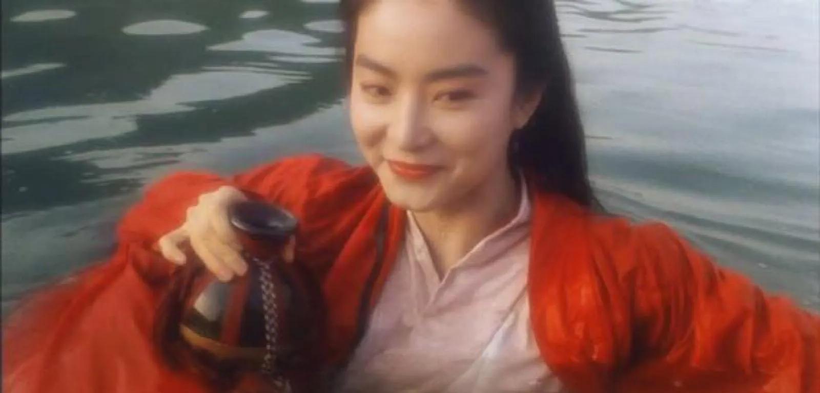 “内衣门”68岁的林青霞疑没穿内衣遭讽刺，对女神要求太苛刻了！