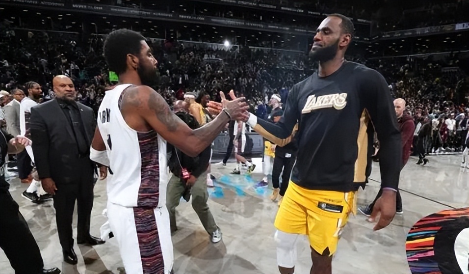 传奇加冕之夜难掩输卡位战遗憾，詹姆斯赛后采访暗示有离队可能？