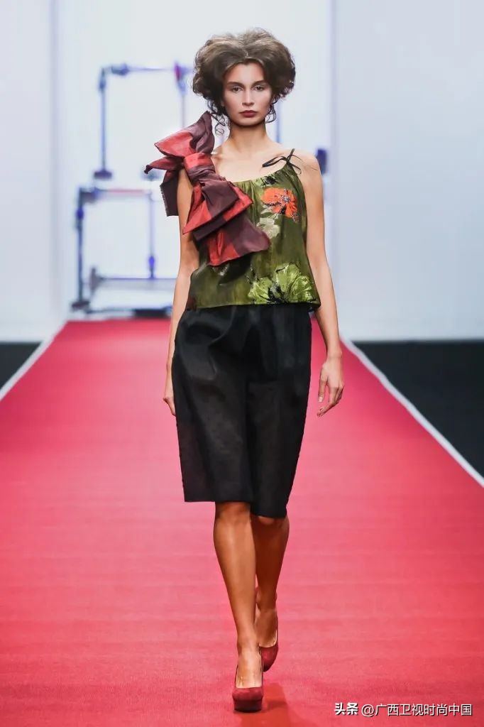 蝴蝶结的最佳搭配,大蝴蝶结怎么搭配好看图片