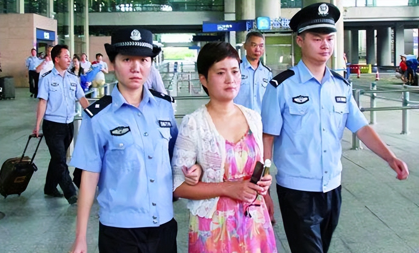 美女老板俞优静：卷走1.5亿逃往非洲，只因弟弟嗜赌如命？终覆灭