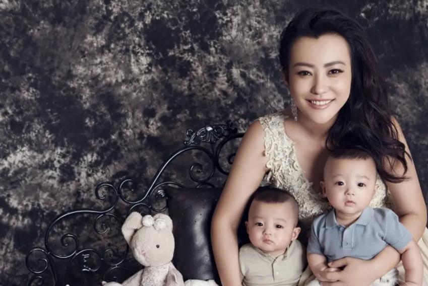 女星珠圆玉润骨瘦如柴,筷子腿排骨胸