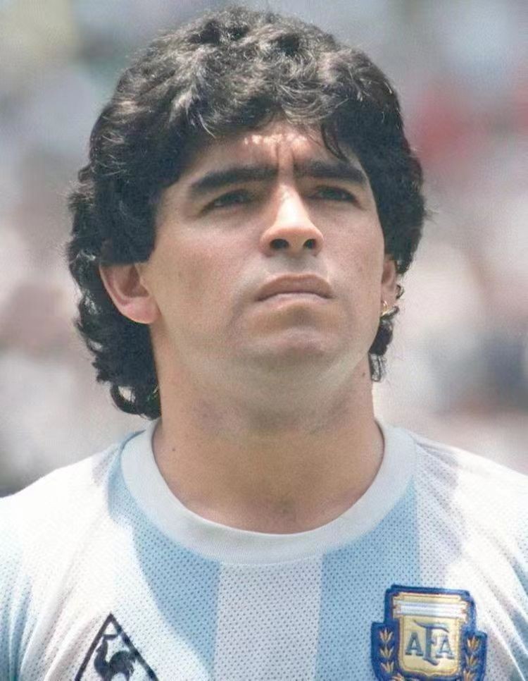 马拉多纳去世赛场悼念,马拉多纳有多少个女人