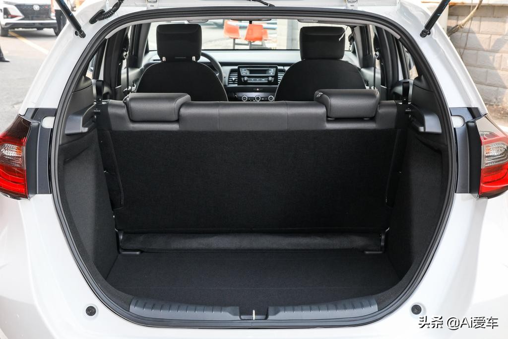 7万自动挡最好的车广汽本田飞度,低油耗大空间车型