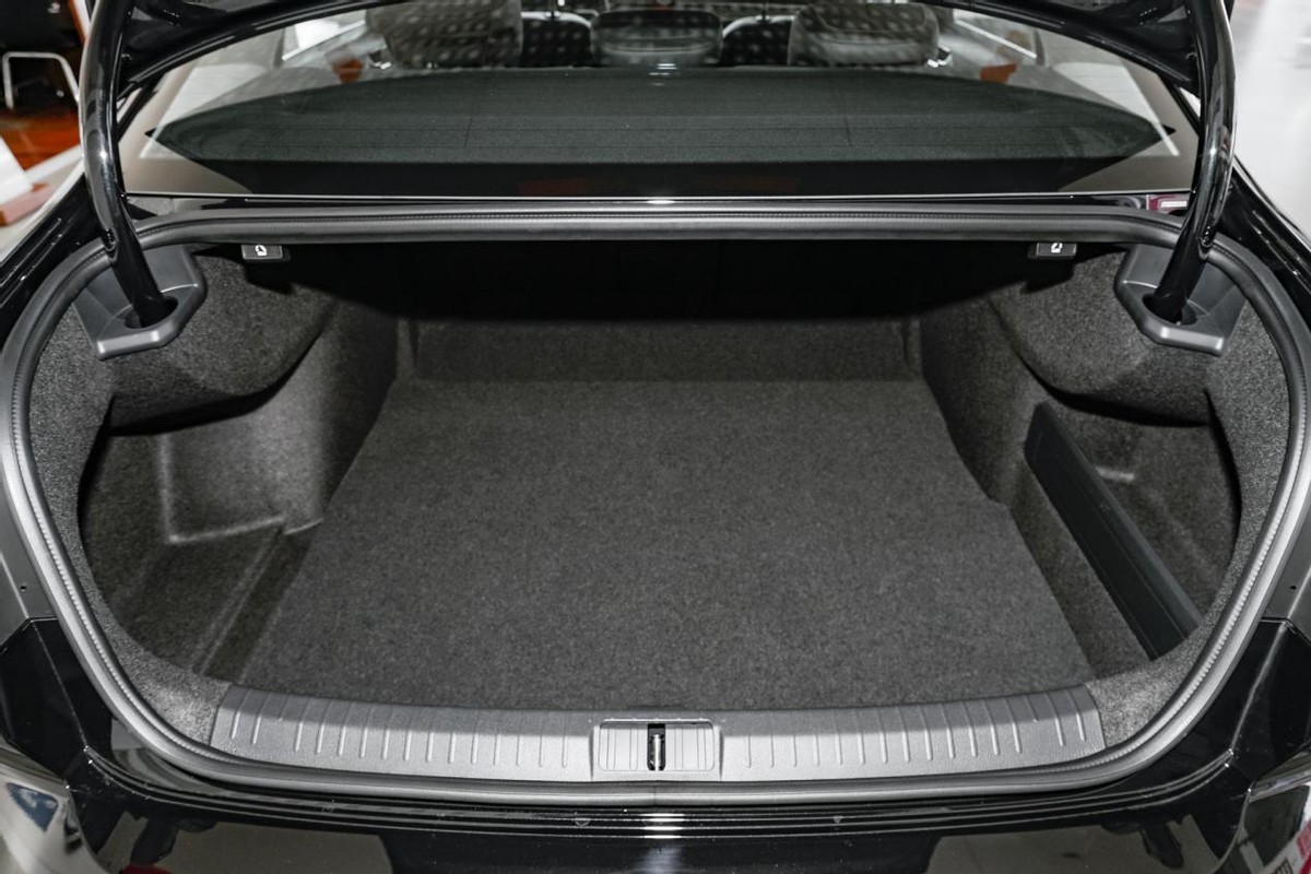 丰田凯美瑞大众迈腾广本雅阁对比,同档次的本田雅阁和凯美瑞哪个好