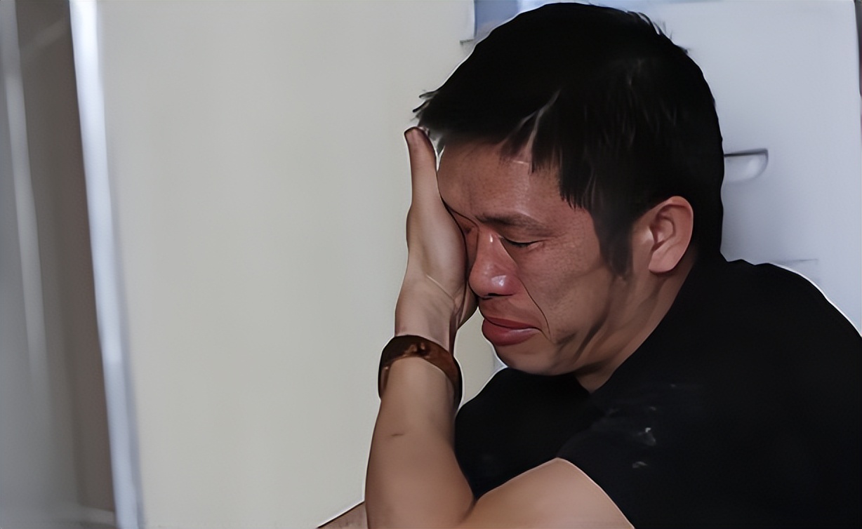 “异装癖”大喜哥：捡垃圾20年，只为还清18万欠款，爆火后怎样了