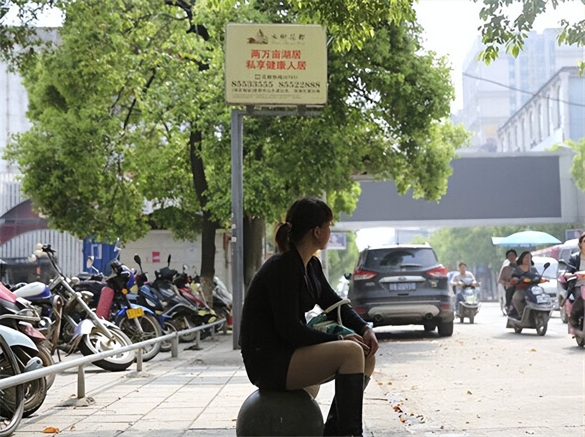 揭秘“双性人”真实生活！上身女人下身男人，为避险独居深山40年