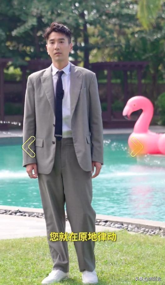 赵又廷现身机场引来女粉丝尖叫,赵又廷出道快乐大本营