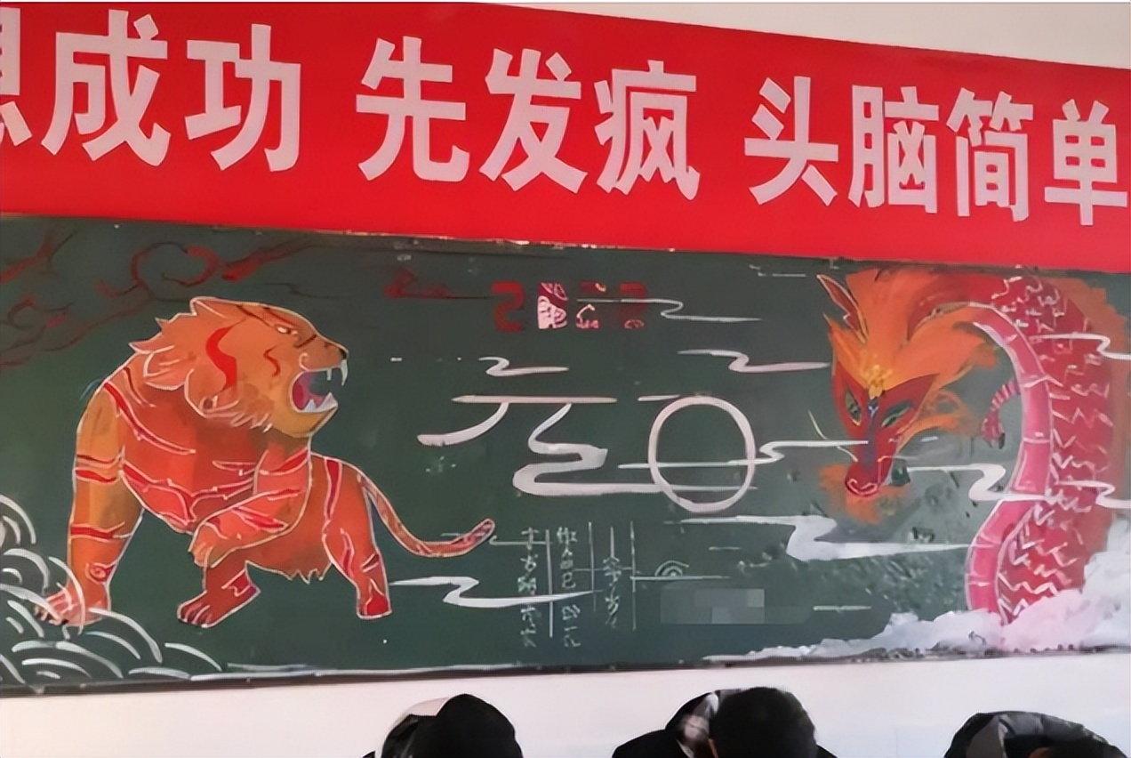 美术班的黑板报有多漂亮,黑板报原神粉笔画惊艳全班