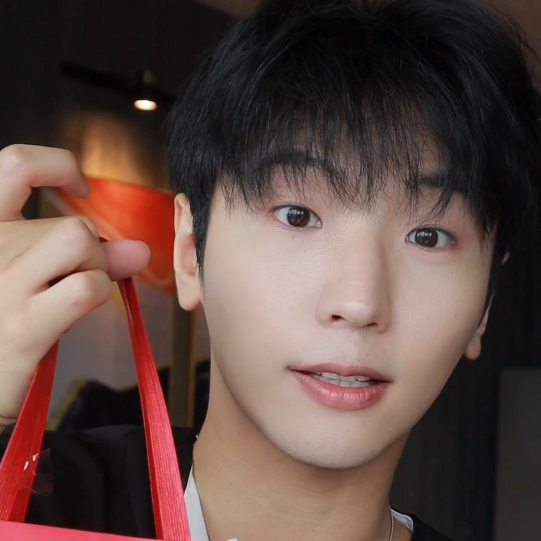 用茅台+五粮液做夹心的酒心巧克力🍫，味道怎么样？@Ch...