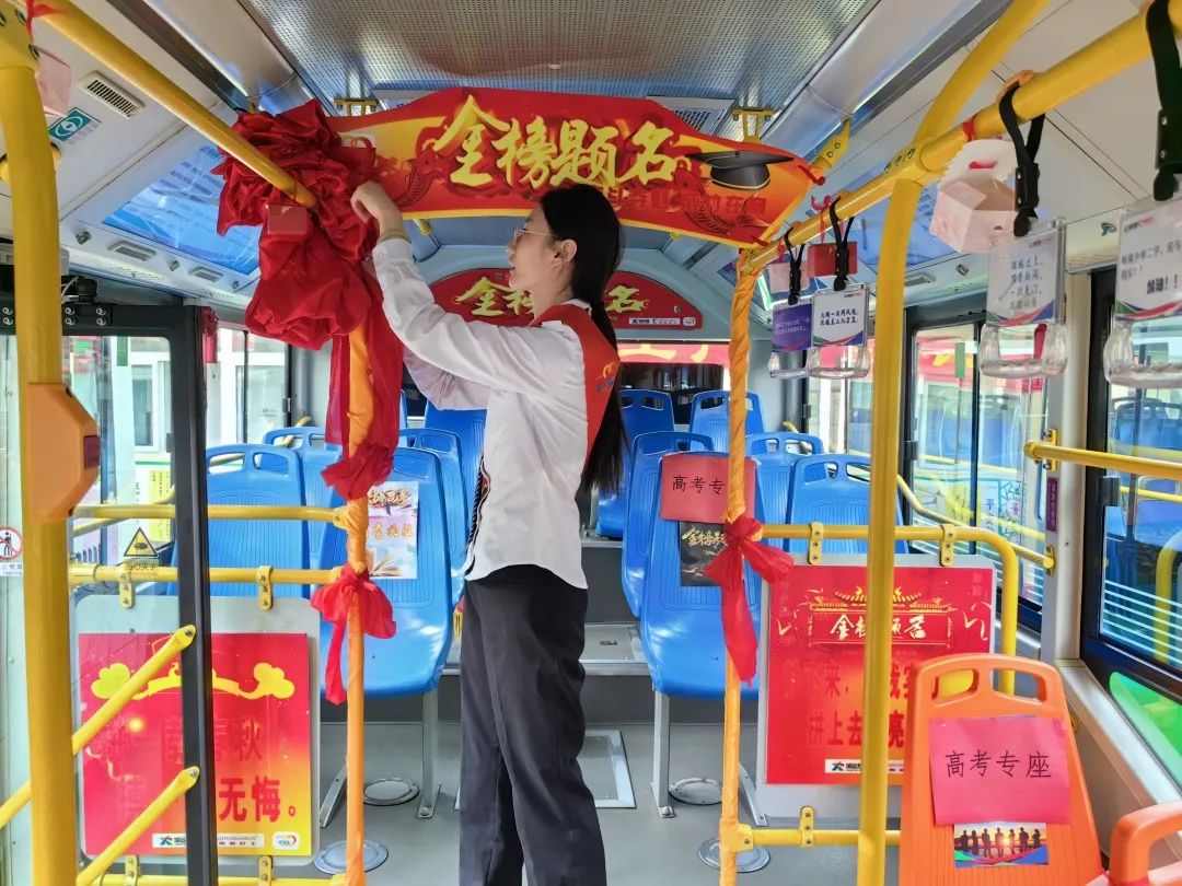 刚刚，青岛5万多勇士霸气走进战场！少年，此去何求？夺盛名、拔头筹、争魁首、独占鳌头！