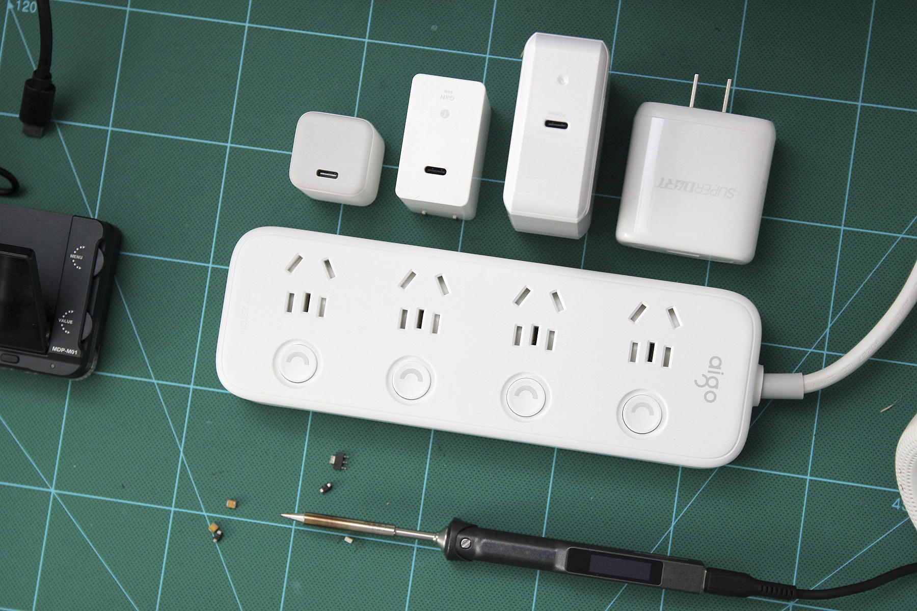 aigo前面板拆解,aigo65w插线板