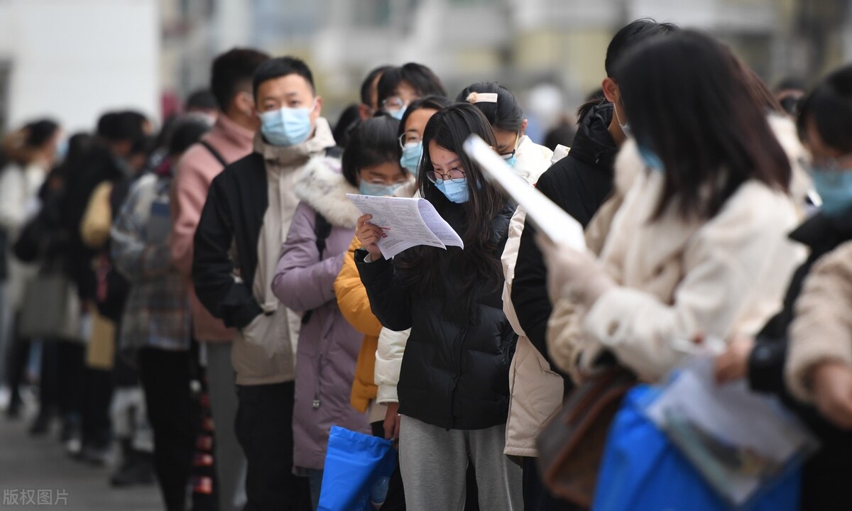 研究生辅导员招聘,当辅导员和考选调生哪个前景更好