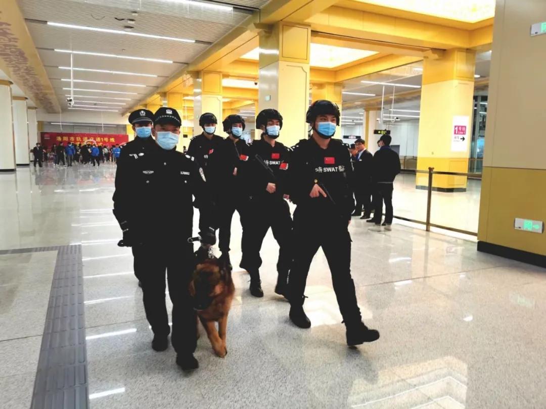 商州公安守护万家平安,守护万家团圆中秋节警察