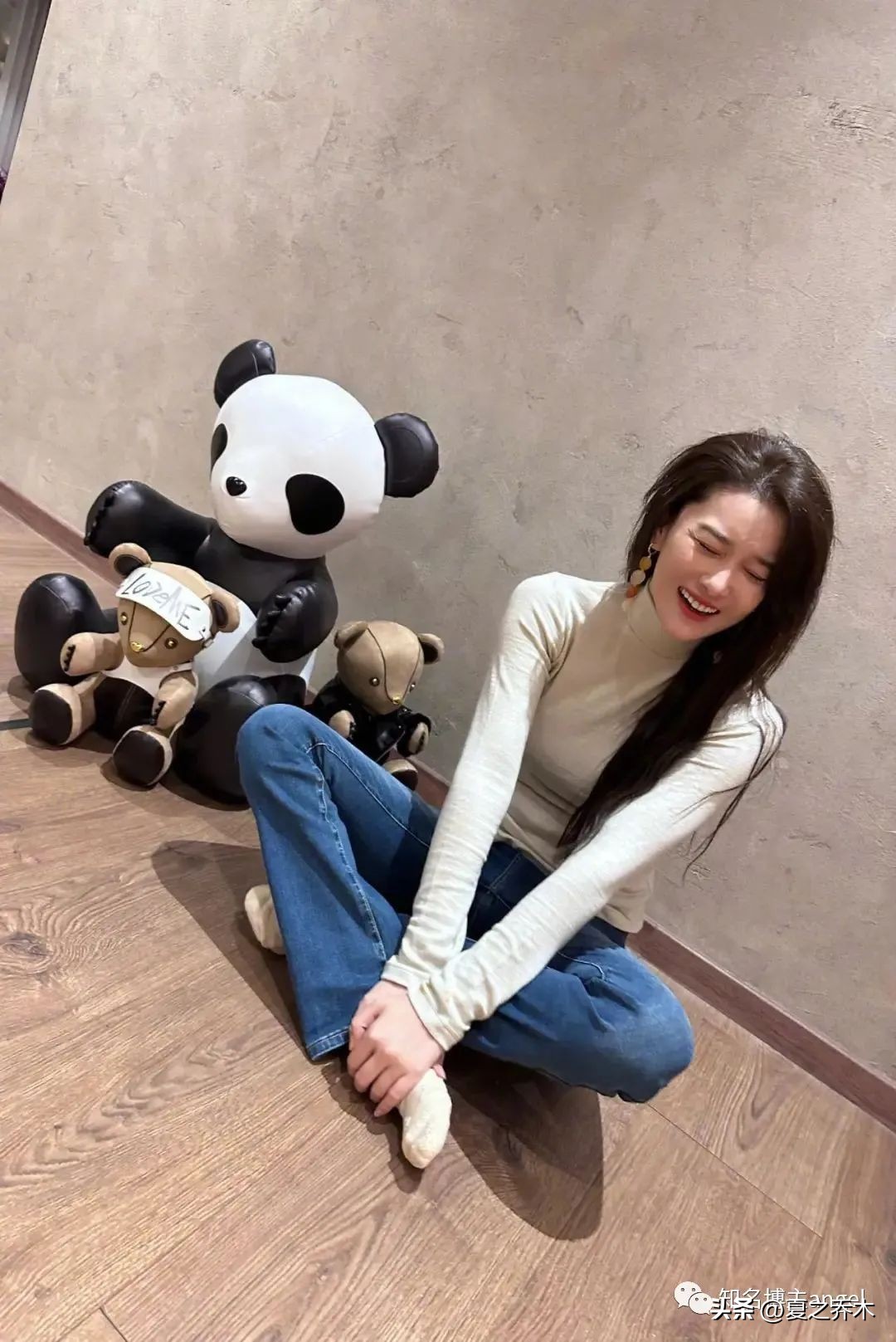 张馨予黑色紧身衣搭配,张馨予露腰照片