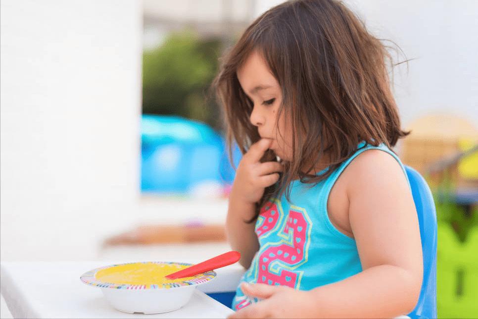 孩子一直吃手什么方法治疗,孩子总吃手怎么办