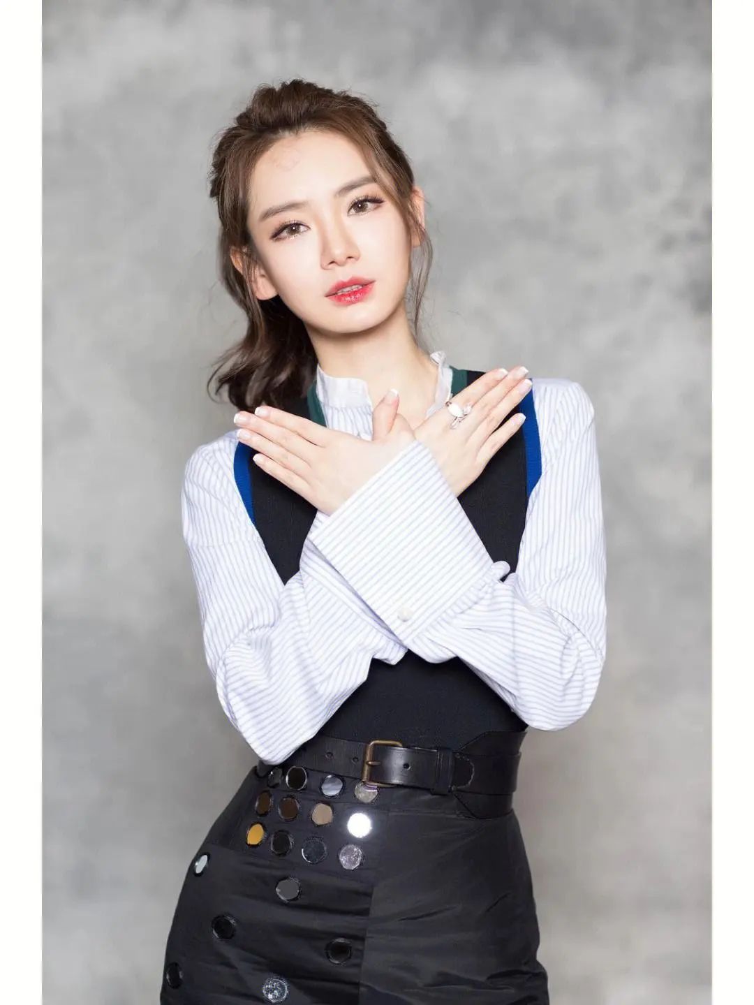 明星也逃不开的容貌焦虑：女星卸妆前后对比，自信的人才最美丽