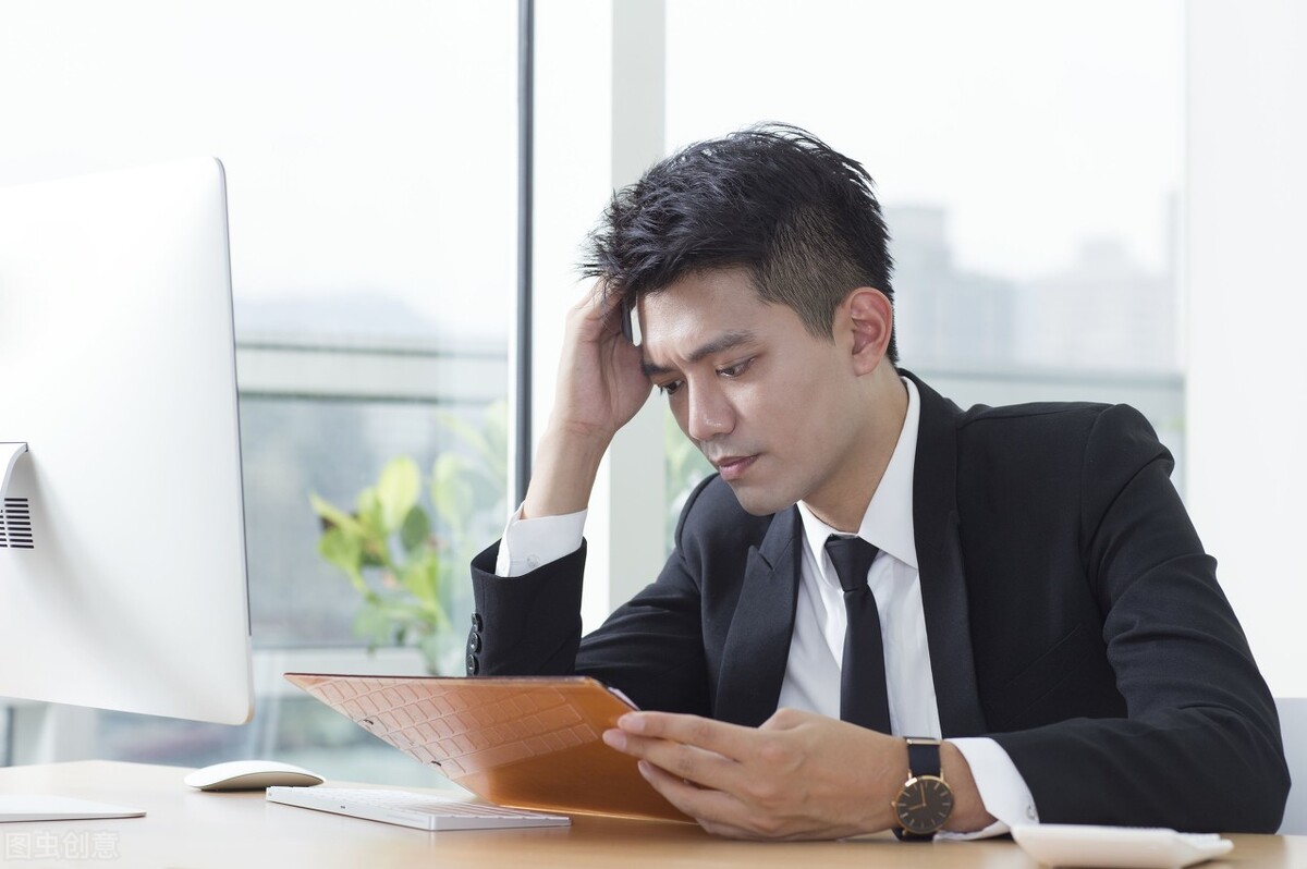 中年男人抱怨父母老婆该怎么安慰,中年爸爸的无奈