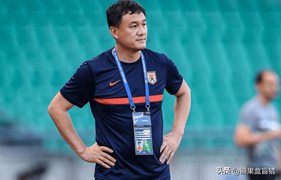 李铁郝伟被抓是中国足球的悲哀!2人都拿过最佳主帅泰山队受影响