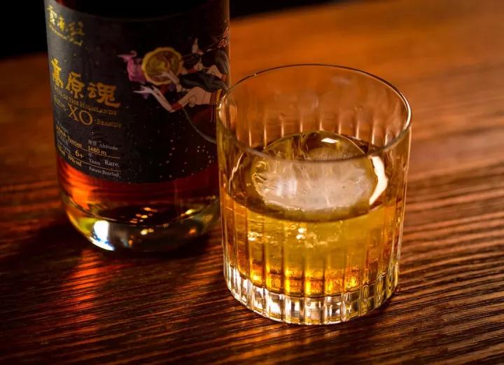 云南红葡萄烈酒怎么喝,云南红高原玫瑰全汁葡萄酒