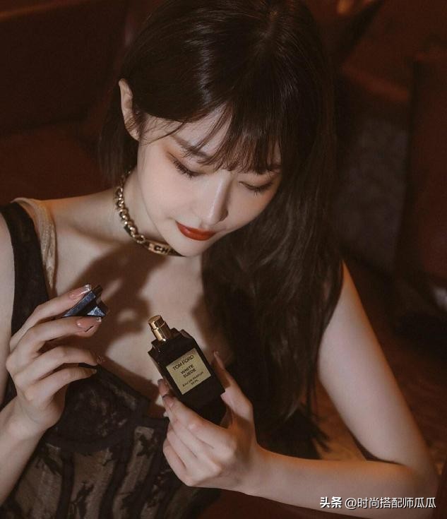 女人喷香水时常犯的3个“错误”，味道易散还难闻，快看你中了没