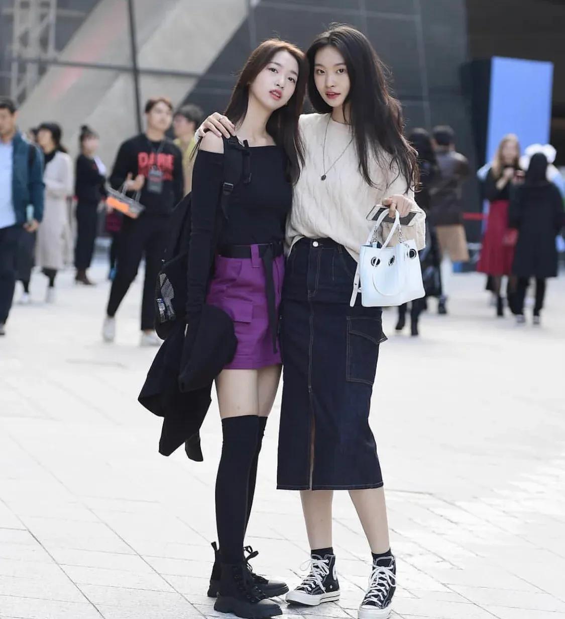 韩国街拍穿搭女生鞋子,韩国穿搭帆布鞋街拍