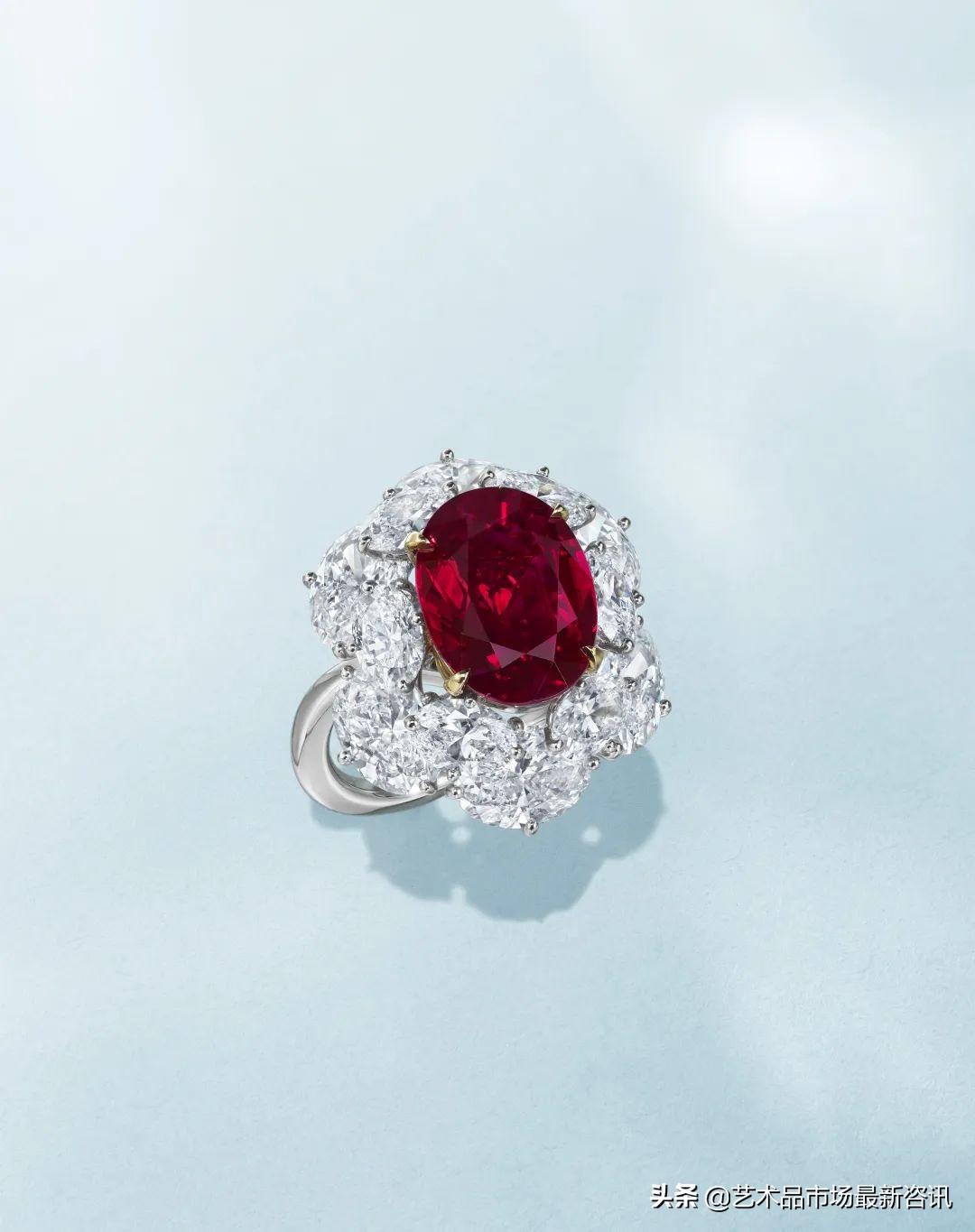 拍卖会顶级翡翠,顶级帝王绿翡翠吊坠最高拍卖价