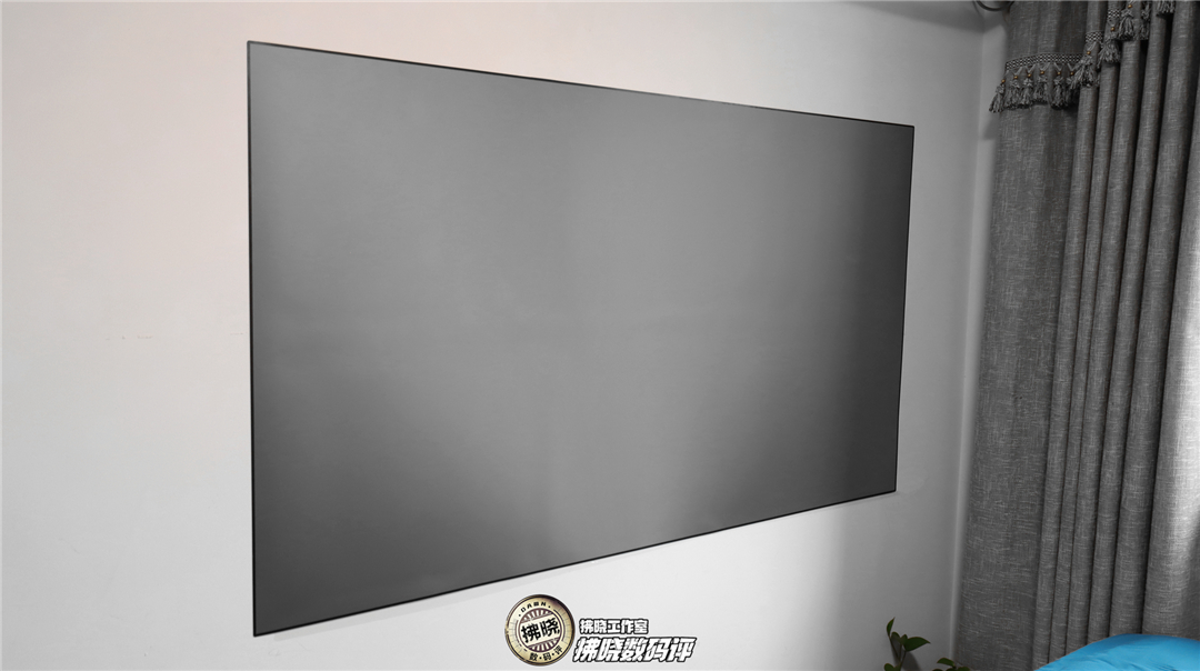 坚果S1Ultra菲涅尔屏增益幕布评测：磁吸安装+2.6倍亮度提升