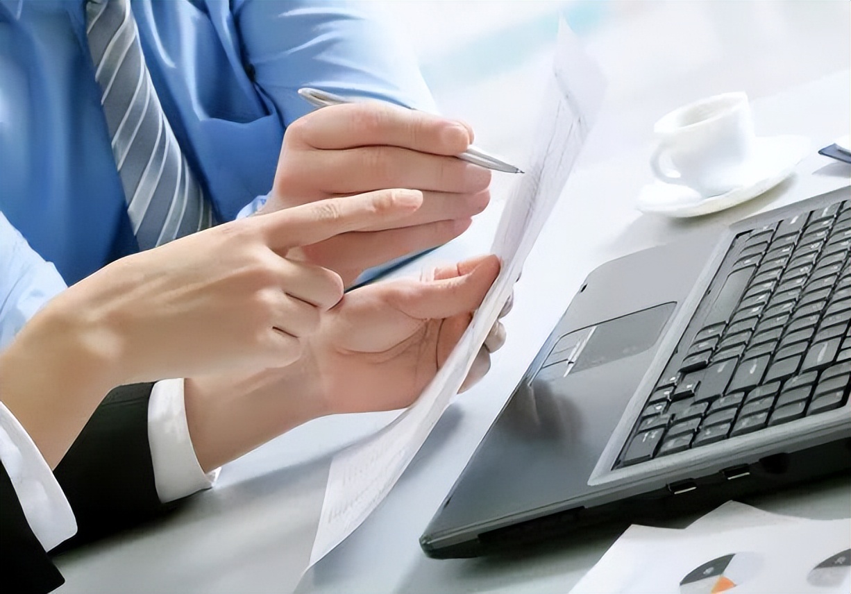 民法典中信用卡逾期,信用卡违约金有法律规定吗