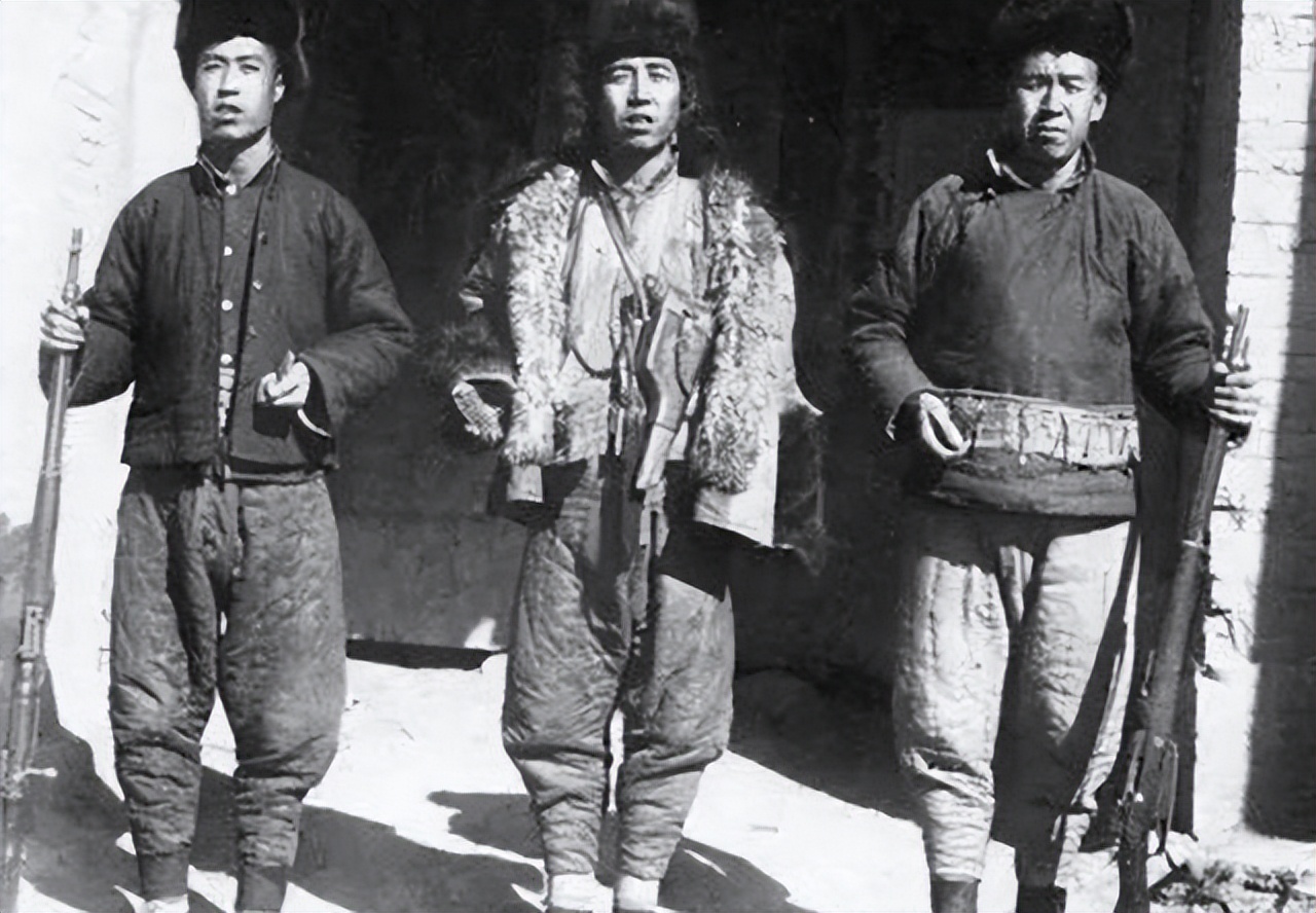 民国第一悍匪，抢72个女人做压寨夫人，死时外衣都没来得及穿