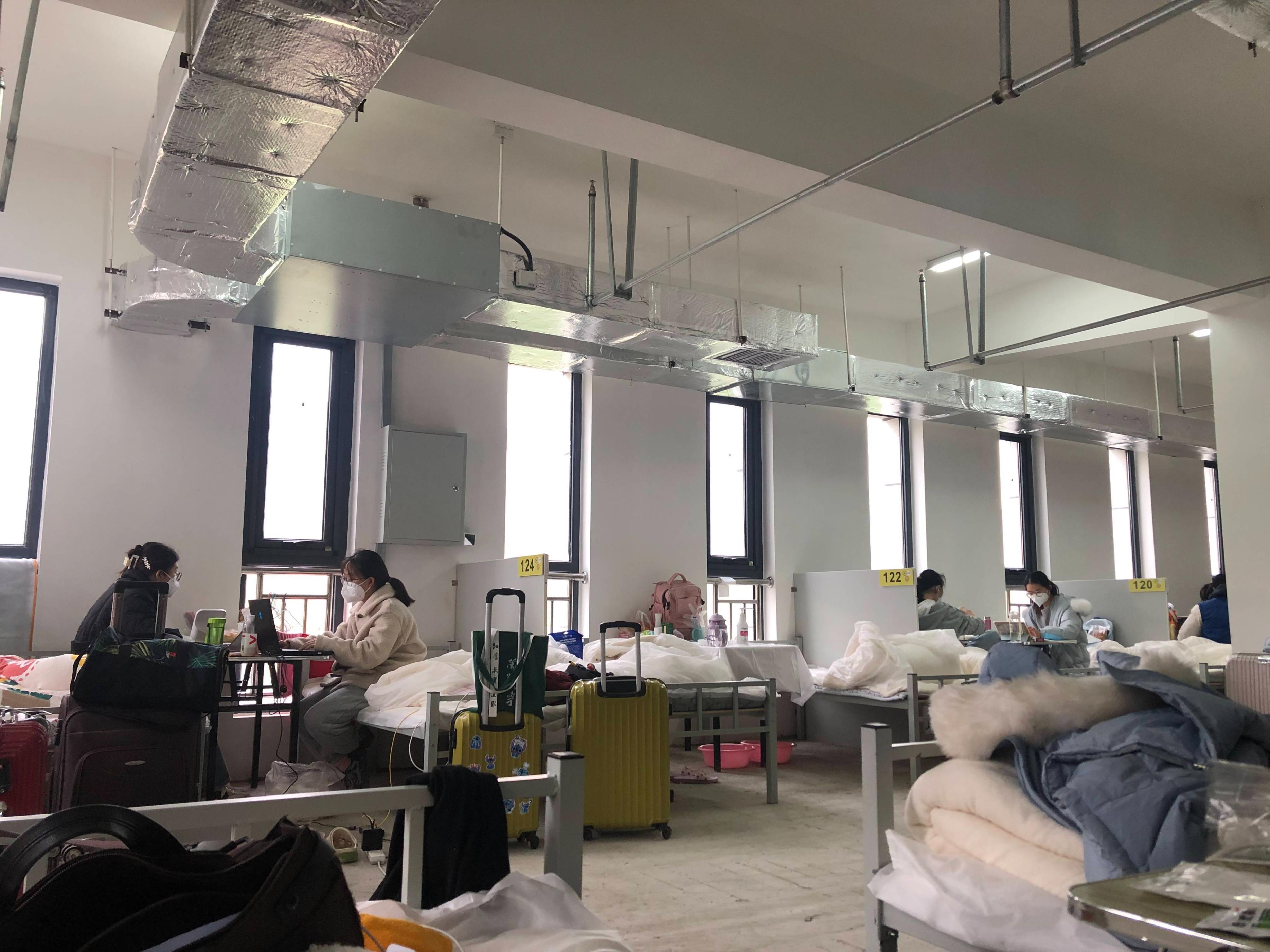 方舱医院病人入住,方舱医院首批入住患者