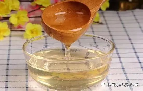 五月槐花香和洋槐蜜有什么区别,又是一年槐花香重温儿时有趣事儿