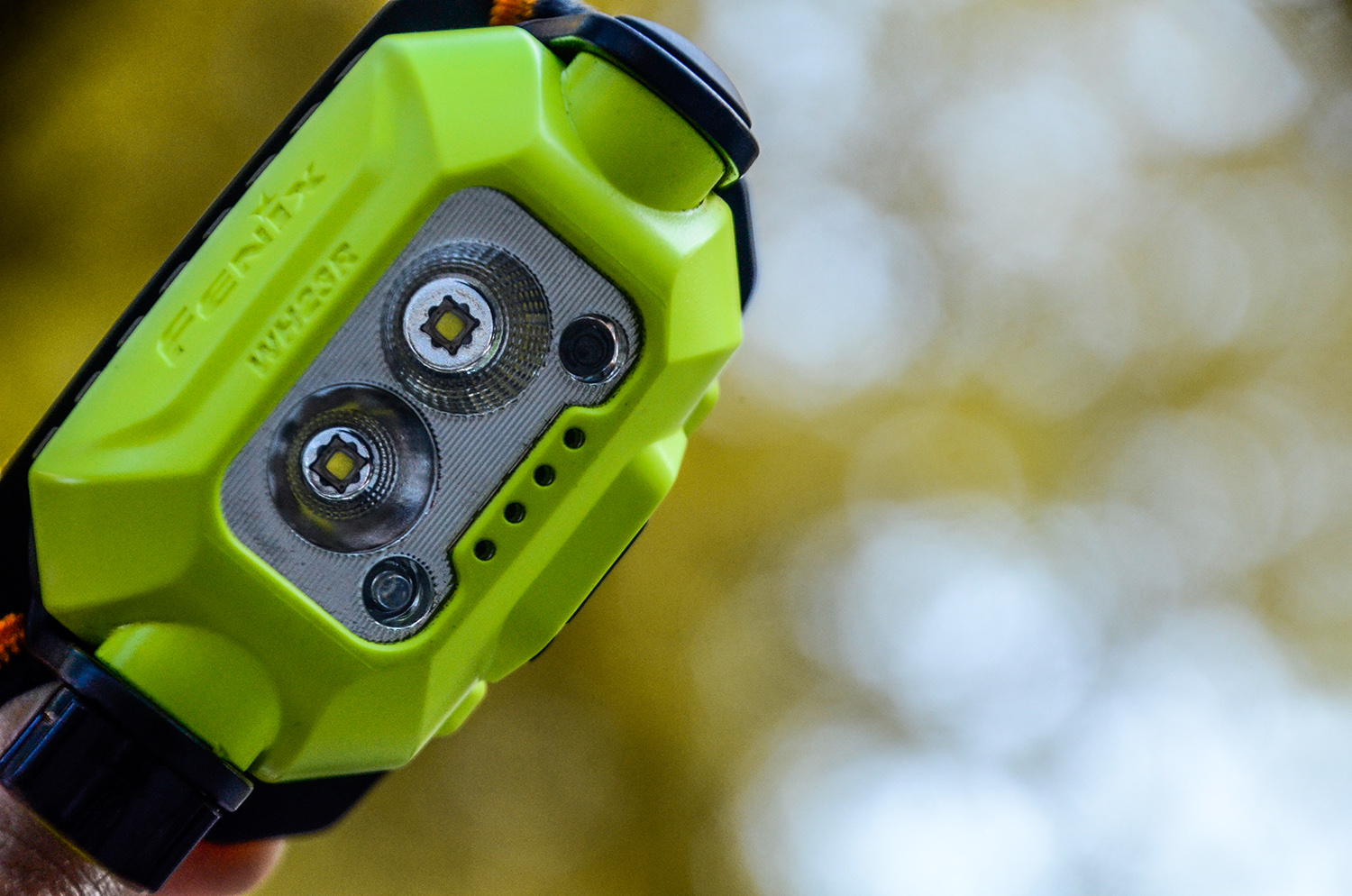 黄白光自由切换两用头灯,泛光和远射一体头灯