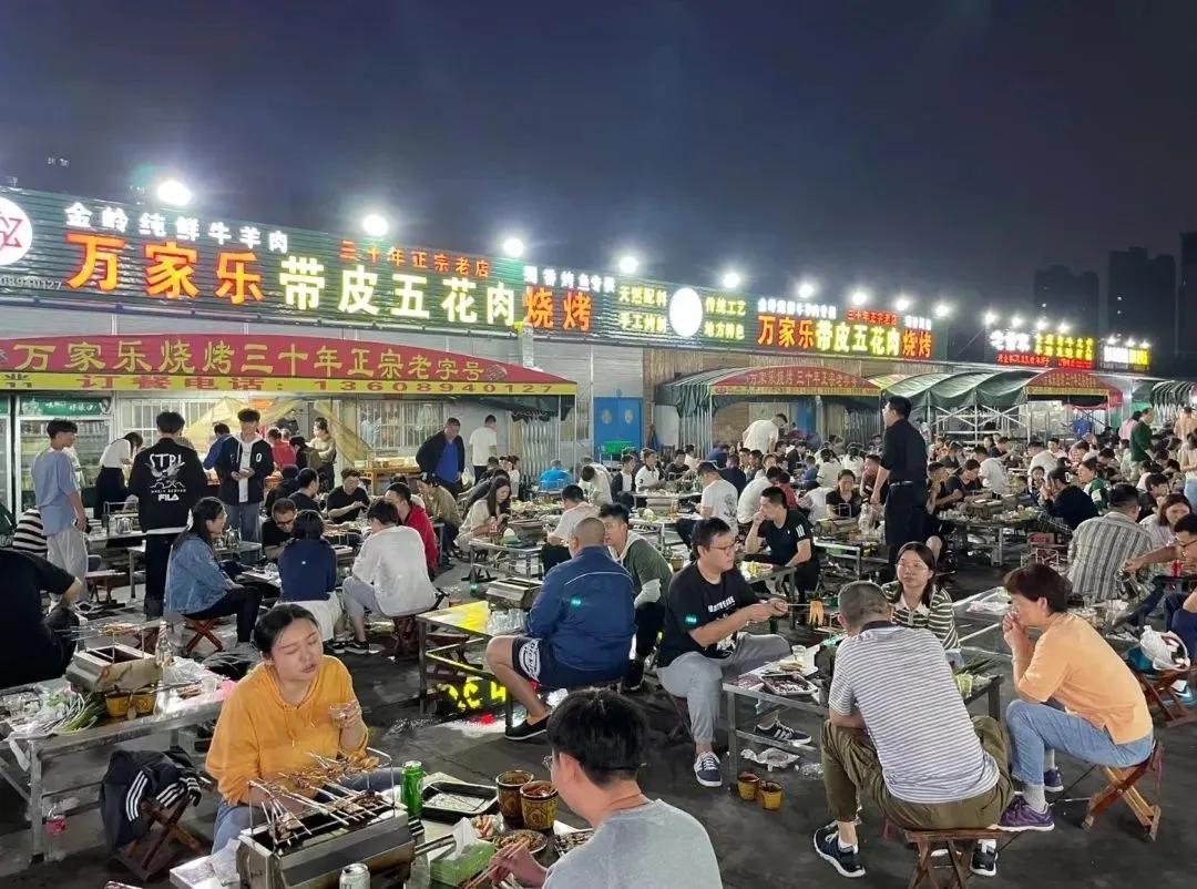 从锈迹斑斑的淄博市政府大楼，看淄博爆火的原因，令人感动