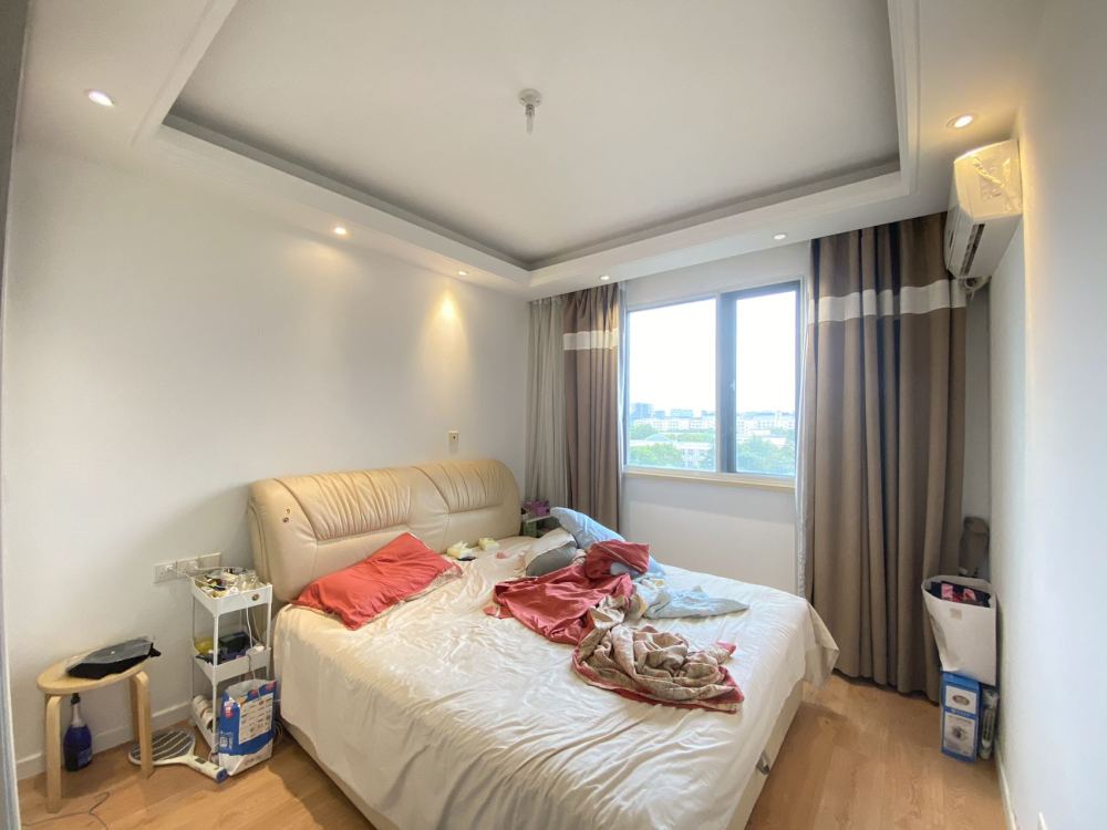 售：「张江汤臣豪园四期」高楼层90㎡两房，精装修带车位