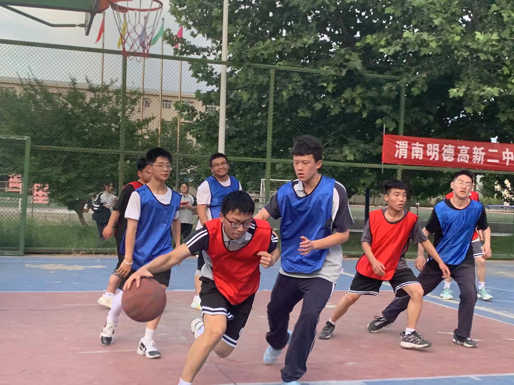 白朗县中学喜迎二十大篮球比赛,精彩纷呈的校园篮球比赛