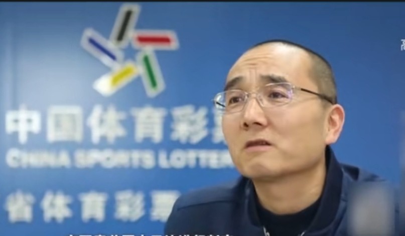 男子买彩票喜中1000万领奖变24亿,买彩票中18万判几年