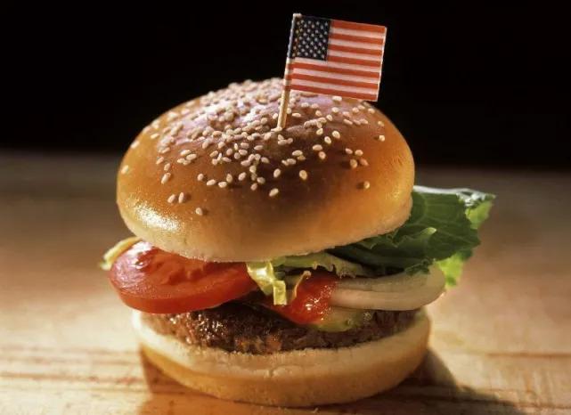 美国菜汉堡,吃炸鸡汉堡和薯条美国