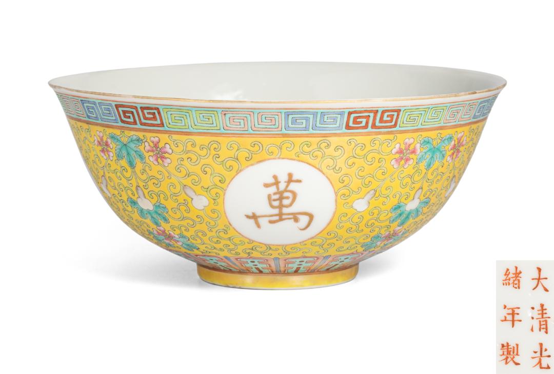 明永乐青花缠枝莲纹大碗拍卖,宣德青花缠枝牡丹纹菱口碗