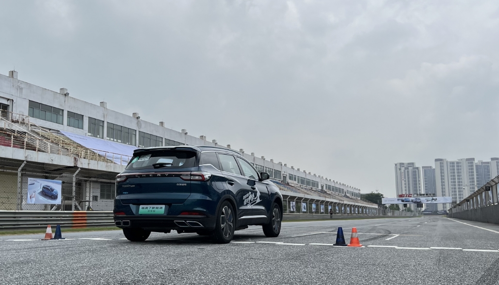 奇瑞虎八2.0七座驾驶感受,奇瑞虎7对比瑞虎8