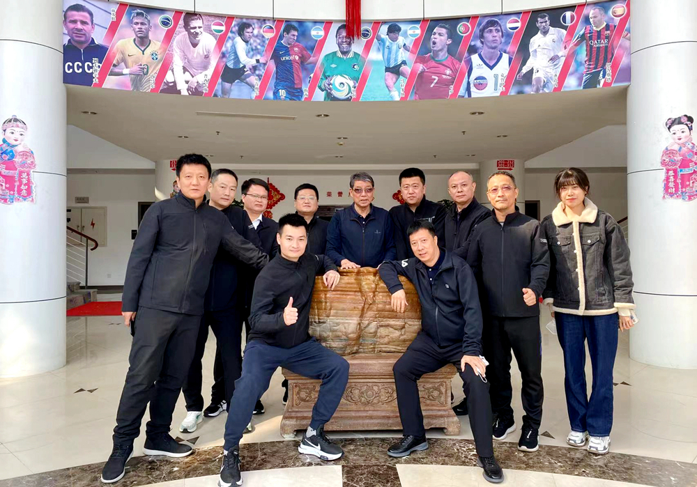 徐根宝足球基地介绍,球员前往崇明岛看望徐根宝