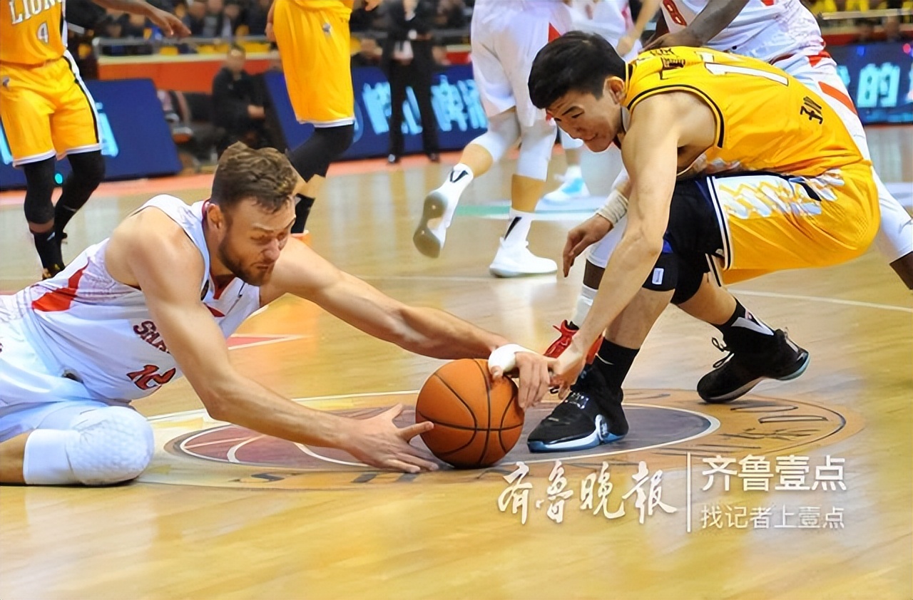 我与足球那些事,全能中锋莫泰尤纳斯