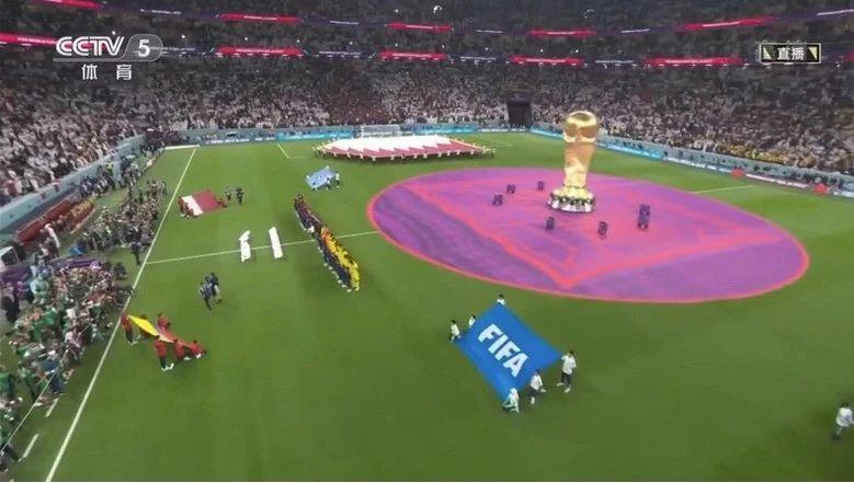 中国足球少年成为世界杯护旗手,彝族小伙担任卡塔尔世界杯护旗手