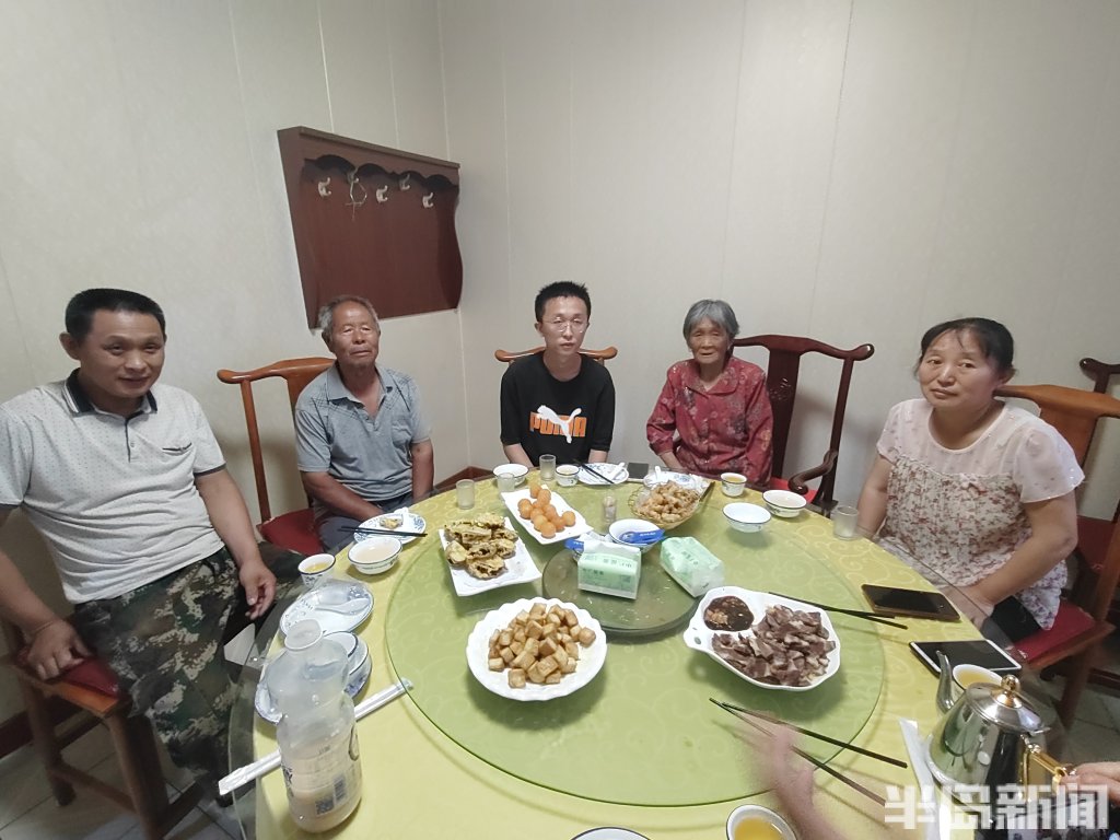 696分背后：喜欢足球，爱下象棋，亲近动物……胶州实验高中刘玉龙爱好广泛，勇于挑战