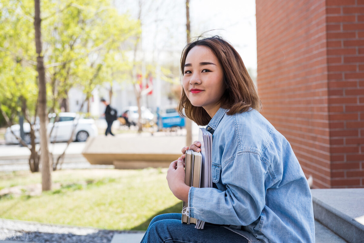 认真搞钱的女孩子,就喜欢会花钱的女人