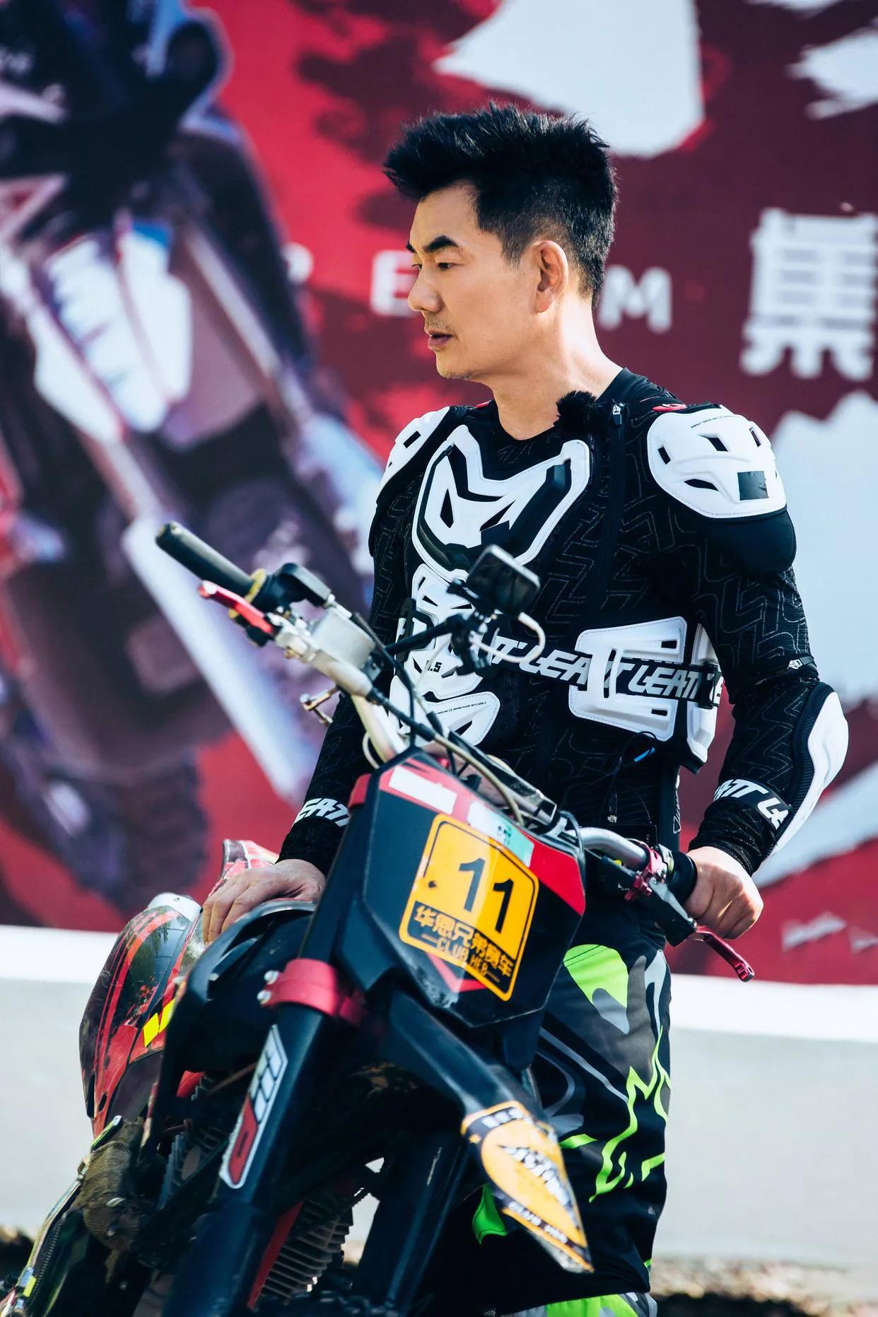 如果更多的人看见，哥哥们在滚烫路途中的“滚烫人生”