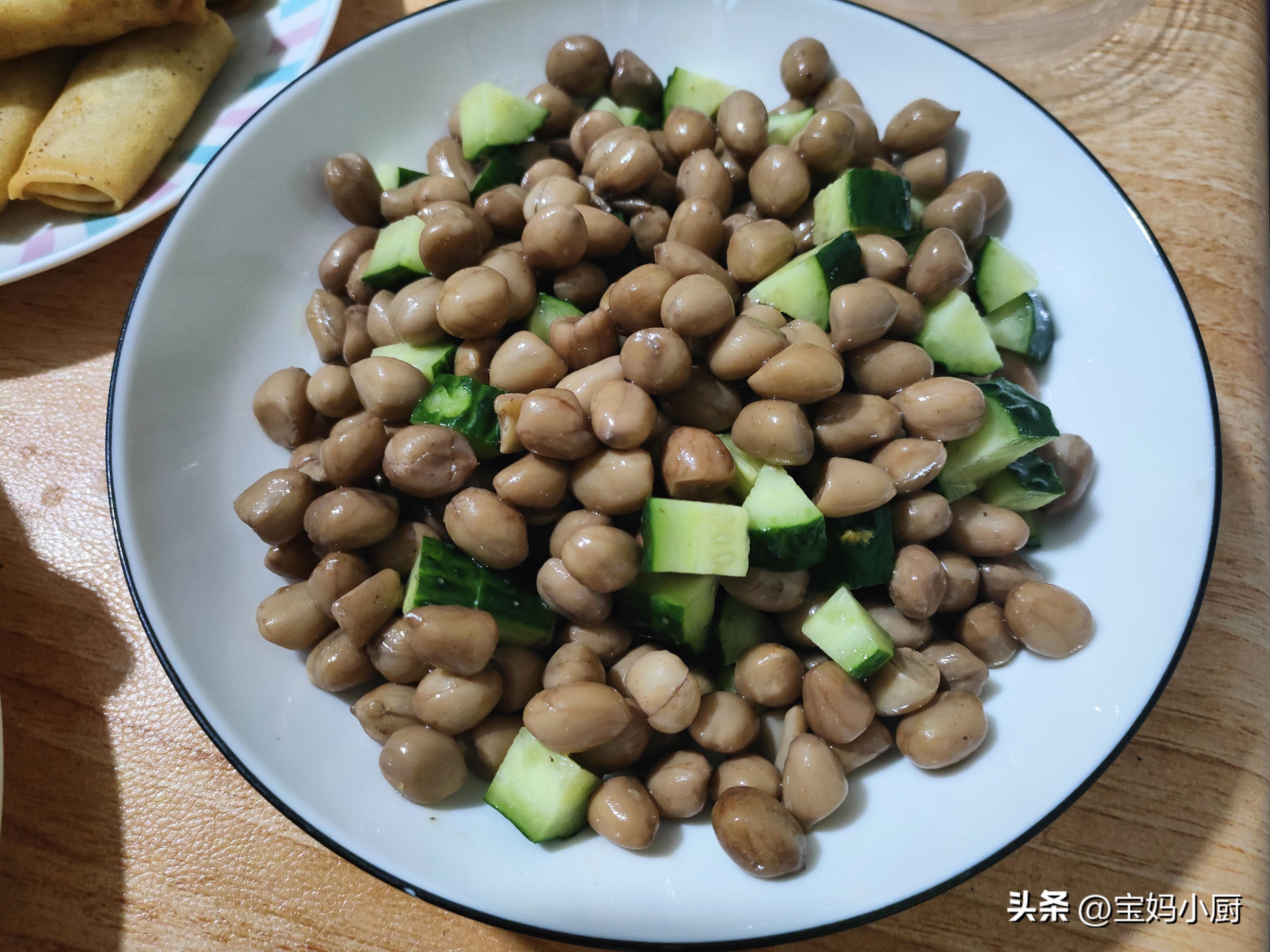 一家人聚餐的10道菜,我家一共10多个人聚餐7盘菜没吃完