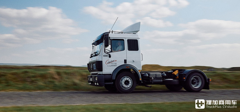 车龄32年性能如新，带你看德国卡车收藏家的爱车：奔驰MK1222S