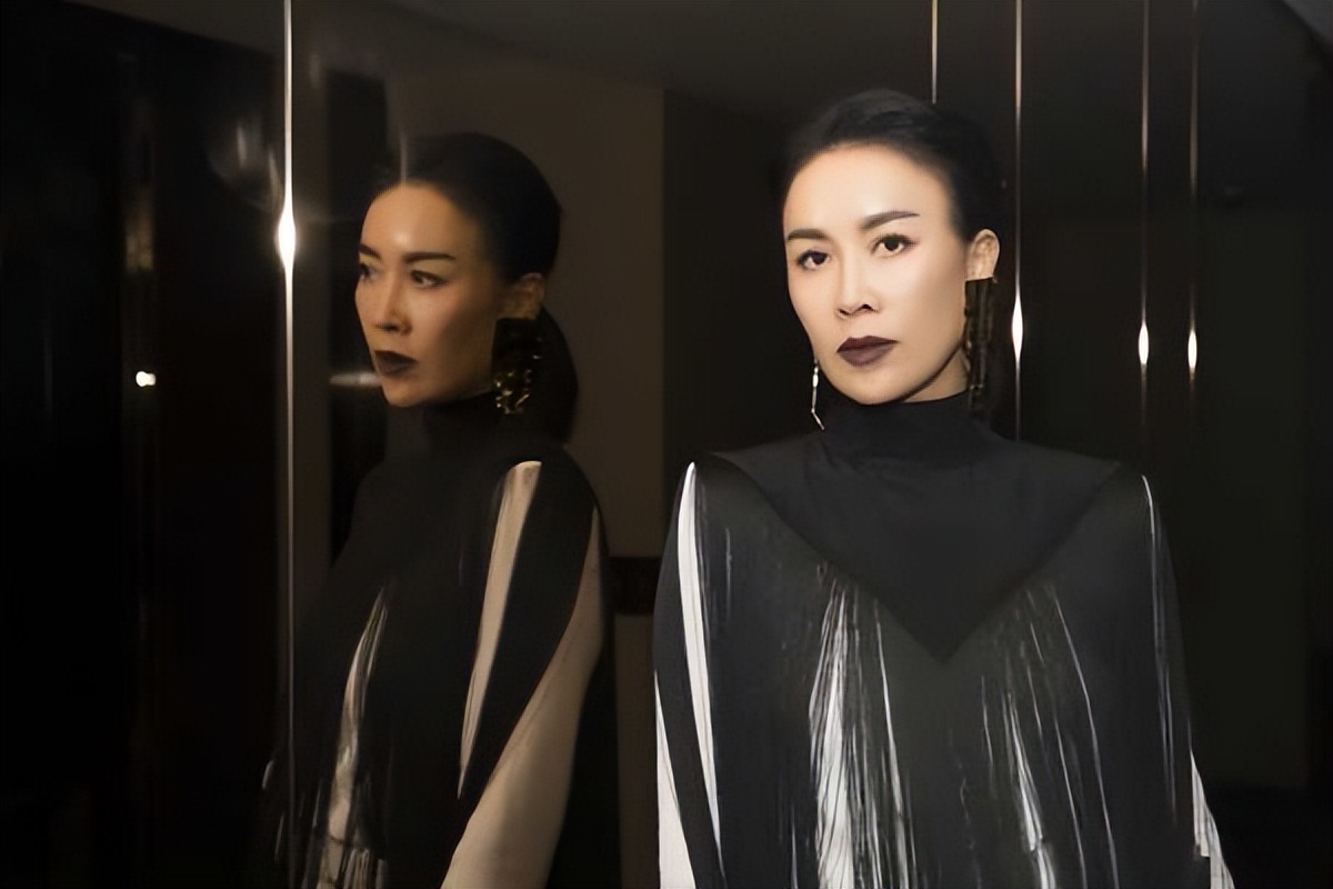 那英当年做过什么事,那英原来模样