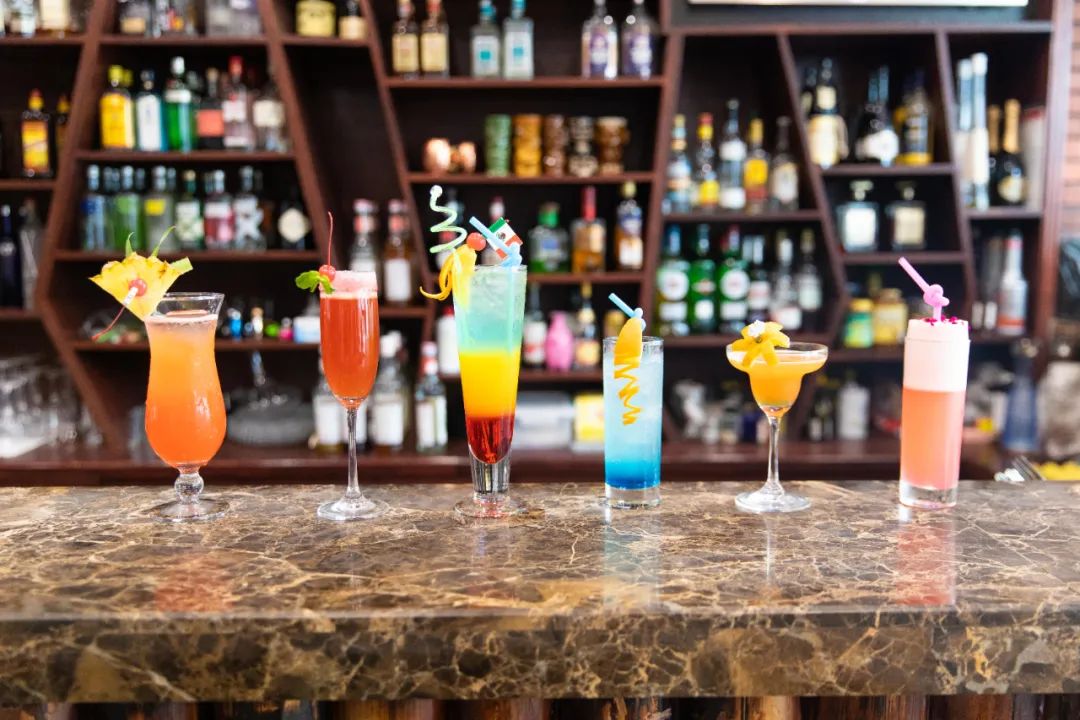 介绍一下调酒师是个什么样的职业,调酒师哪个行业最吃香